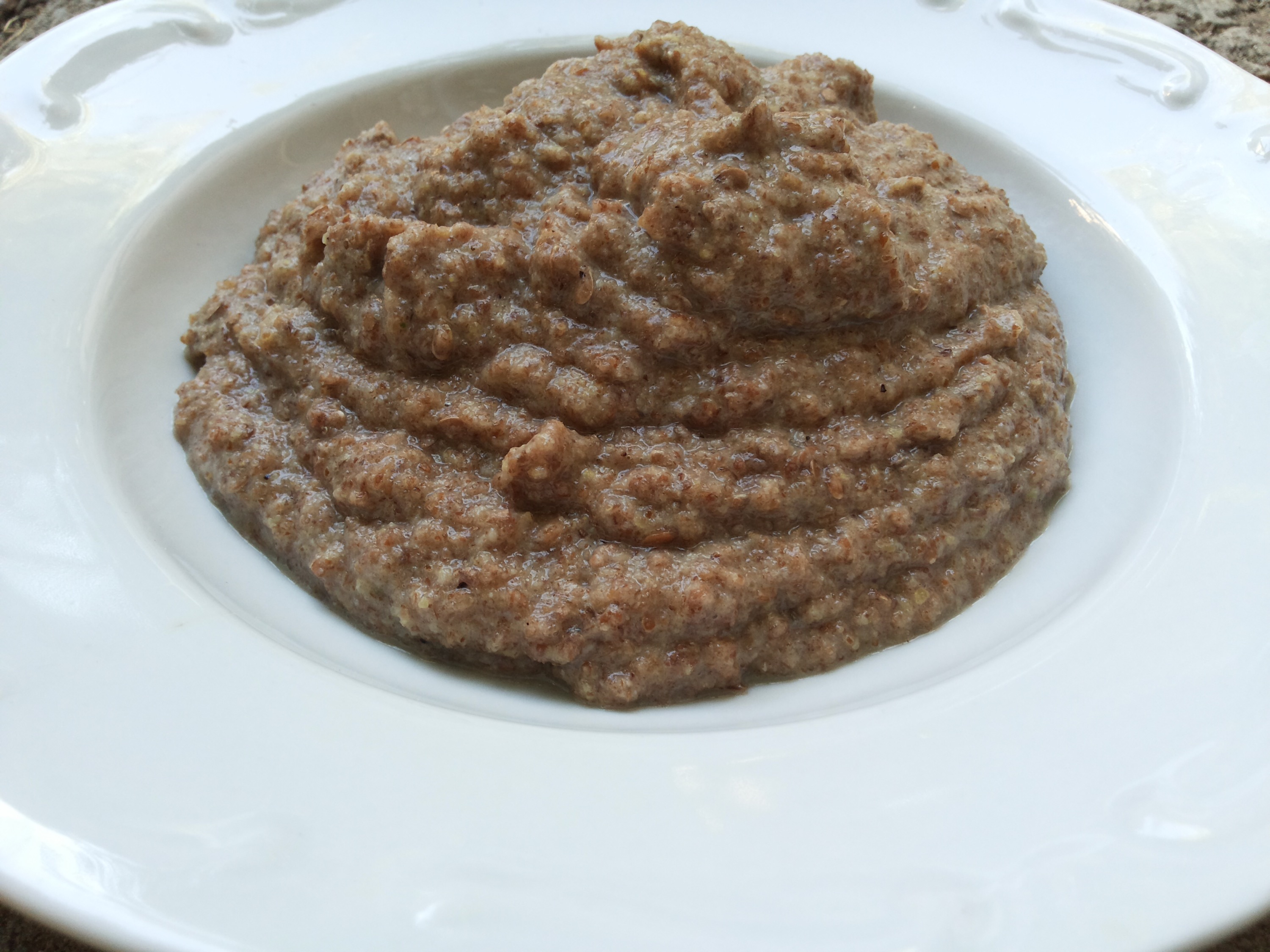 Каша за закуска от банан, ленено семе, стафиди и сушени сливи